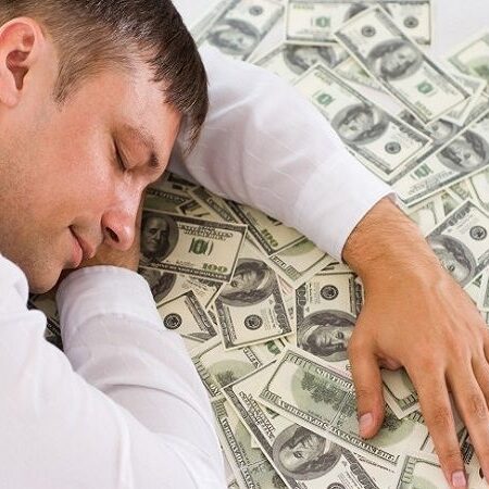 Nằm Chiêm Bao Thấy Tiền: May Mắn Hay Điềm Rủi?